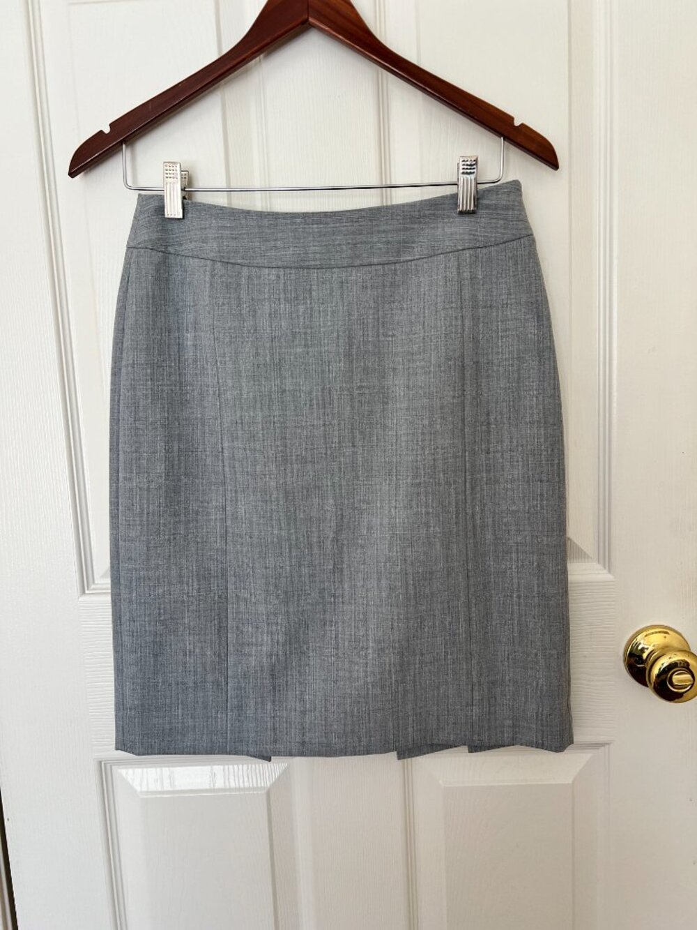 White House Black Market Gray Pleated Pencil Skirt Size 2 NWT Workwear Business